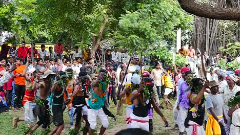 Celebración-Local-Con-Espadas-En-Udaipur,-India.