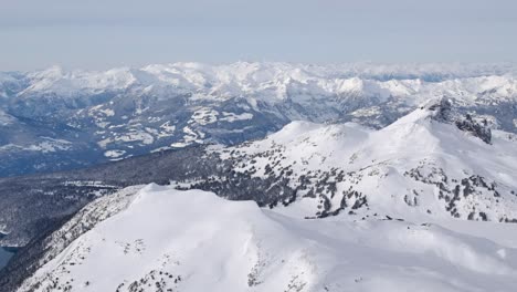 Hermosa-Escena-Aérea-De-La-Cordillera-Nevada-De-Invierno