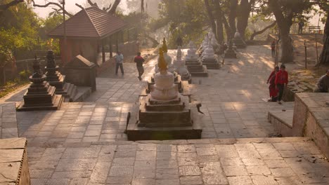 Blick-Auf-Die-Untere-Treppe-Zum-Affentempel,-Kathmandu,-Nepal