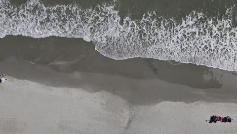 Myrtle-Beach-waves-moving-with-people-walking