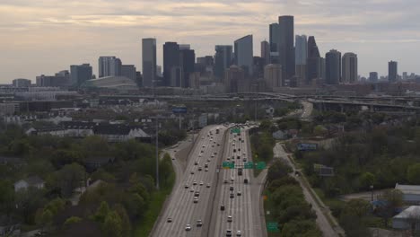 Disparo-De-Un-Dron-Desde-La-I-10-Al-Oeste-Del-Centro-De-Houston,-área-De-Texas