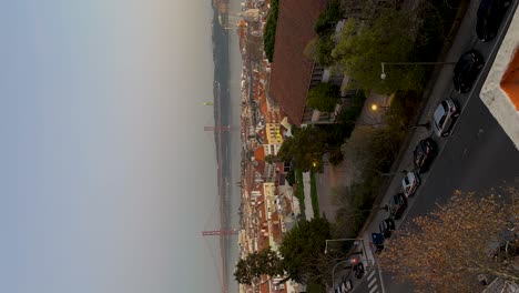 Vertical-Dusk-Timelapse-of-25-de-Abril-Bridge-with-Traffic,-Tagus-River,-Lisbon