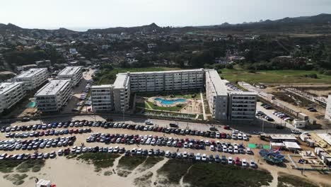 Gebäude-Am-Strand-Von-Los-Molles,-Region-Valparaíso,-Chile