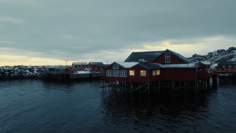 Vista-Aérea-Del-Hermoso-Paisaje-De-Las-Islas-Lofoten-Durante-El-Invierno