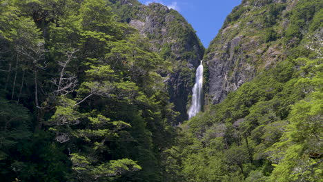 4K-footage-of-the-Devil's-Punchbowl-waterfall,-surrounded-by-forest---Arthur's-Pass,-New-Zealand