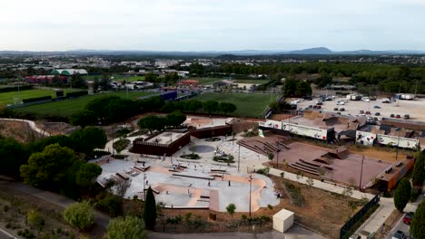Aerial-panoramic-of-Grammont-Skatepark-in-Montpellier,-France