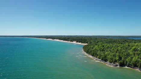drone-shot-flying-over-lake-Michigan-towards-whitefish-dunes-state-park