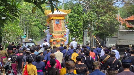 Hinduistische-Einäscherungszeremonie-Auf-Der-Insel-Bali,-Indonesien