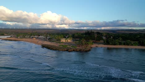 Idílica-Playa-Tropical-En-Oahu,-Hawaii---Toma-Aérea-De-Drones