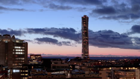 Turning-Torso-neo-futurist-skyscraper-in-Malmo,-Sweden