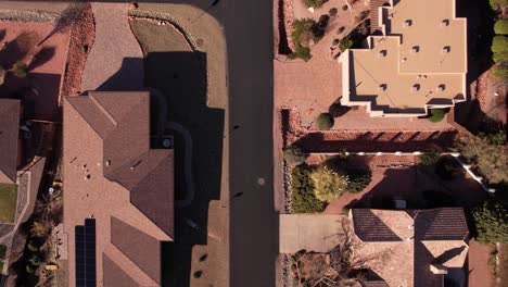 Top-Down-Aerial-View,-Homes-and-Streets-in-Residential-Community-in-Sedona,-Arizona-USA