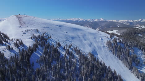 Vail-Pass-Colorado-Luftdrohne-I70-Lawine-Cup-Cake-Run-Rocky-Mountains-Landschaft-Schneehühner-Hügel-Hinterland-Winter-Sonniger-Morgen-Blauer-Himmel-Neuschnee-Snowboard-Ski-Schneemobil-Vorwärts-Aufwärtsbewegung