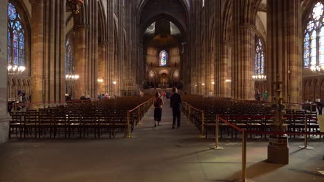 Muy-Bonito-Interior-De-La-Catedral-De-Nuestra-Señora-De-Estrasburgo.