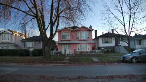 Pink-House-In-The-Neighborhood-Of-East-Vancouver-In-British-Columbia,-Canada