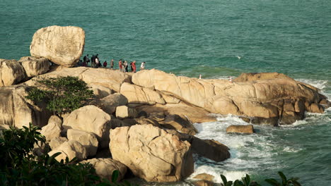 Tourists-Travel-Walking-on-Huge-Coastal-Boulders-in-Hon-Chong-Rock-Garden-by-East-Sea,-Nha-Trang-Landmark-Place,-Vietnam