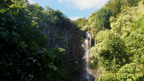 Luftaufnahme-Von-Unten-Nach-Oben-Der-Wailua-Wasserfälle