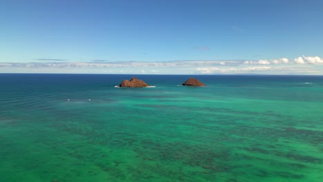 Aerial-View-Of-Turquoise-Seascape-In-Oahu-Island,-Hawaii-At-Daytime---Drone-Shot