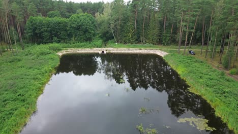 Wasser-See-Lagune-Luft-Dolly-Boom-Kran-Neigung-Landschaft