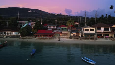 Imágenes-De-Drones-De-Casas-Junto-A-La-Playa-En-Ko-Samui,-Tailandia