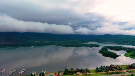 Panorama-Rotation-über-Dem-Grand-Lake,-Colorado.-Drohnenaufnahmen