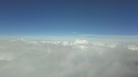 über-Den-Wolken-Fliegen