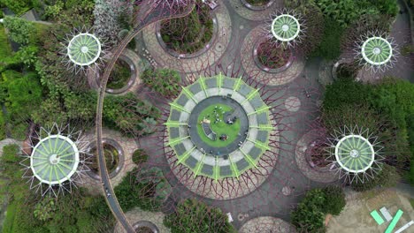 Supertree-Groves-of-Gardens-By-The-Bay-in-Singapore,-Rising-Top-Down-Aerial