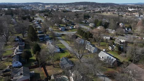 Peaceful-suburb-neighborhood-in-american-town-during-sunny-day