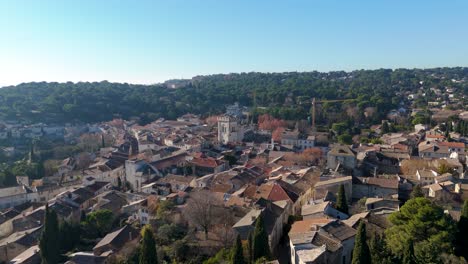 Aerial-view-of-Villeneuve-suburb-town-in-Avignon,-France