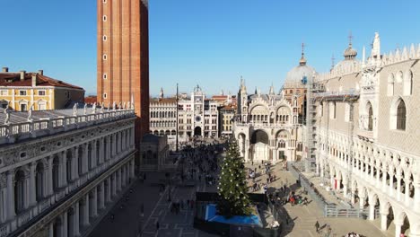 Panoramic-aeria-view-of-the-Basilica,-the-Ducal-Palace-and-the-Bell-Tower-of-the-basilica