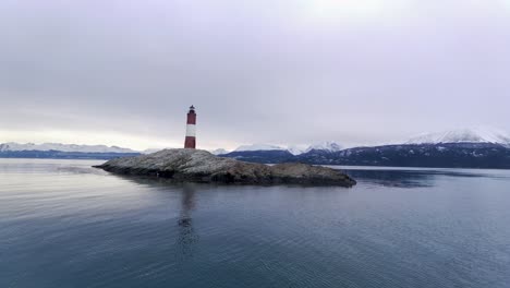 Berühmter-Leuchtturm-Der-Stadt-Ushuaia-Am-Beagle-Kanal-Nahe-Der-Grenze-Zu-Chile