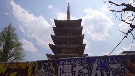 Majestuoso-Templo,-Santuarios-De-Tokio,-Japón