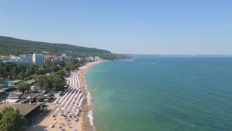 Impresionante-Vista-Aérea-De-Arenas-Doradas-En-Bulgaria---Imágenes-Cinematográficas-De-Drones-De-4k