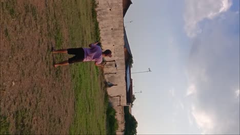 Alguien-Captó-El-Dron-Cayendo-En-El-Campo_disparo-Vertical