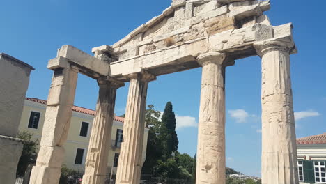 Athen,-Griechenland,-Reste-Des-Tores-Der-Antiken-Agora,-Eingang-Zum-Griechischen-Forum