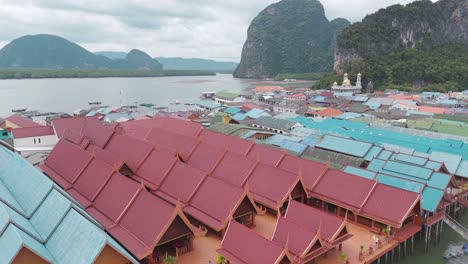 A-closer-look-at-the-traditional-community-of-Ko-Pane,-a-floating-village-in-Thailand