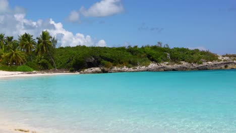 Static-video-of-a-beach-scene-on-Exuma-in-the-Bahamas