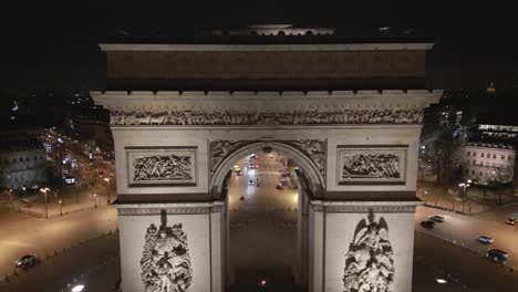 Arco-Triunfal-Iluminado-Por-La-Noche,-París-En-Francia