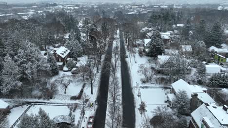 Aerial-view-of-a-private-American-neighborhood