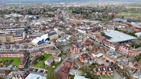 Aufsteigende-Drohne,-Luftaufnahme-Der-Stadt-Sevenoaks,-Kent,-Großbritannien