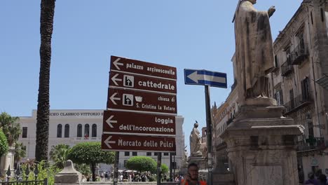 Traffic-road-sign-near-Palermo-Cathedral-Italy