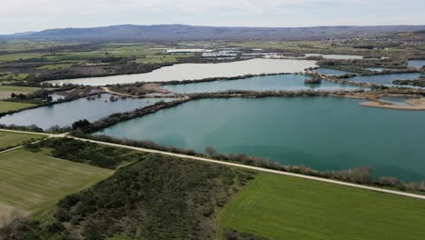 Vista-Aérea-Panorámica-De-Los-Campos-De-Cultivo-Que-Bordean-La-Antigua-Laguna-De-Antela-Areeiras-Da-Limia-En-Xinzo-De-Limia-Ourense-Galicia-España