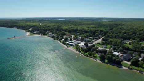 Vista-Orbital-De-Drones-Del-Puerto-De-Bailey,-Wisconsin.