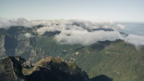 Time-lapse-of-low-clouds-over-mountains-in-Madeira,-Portugal