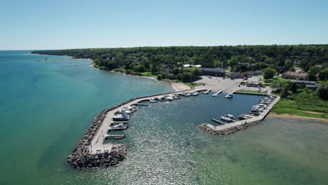 Marina-in-Bailey's-harbor,-Wisconsin