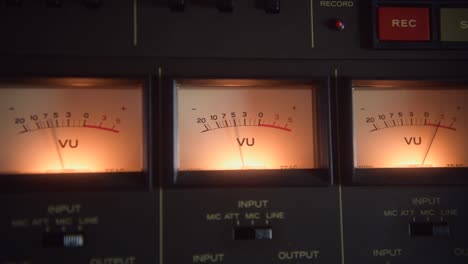 Close-up-shot-of-the-VU-meters-on-a-vintage-tape-recorder-in-the-recording-studio