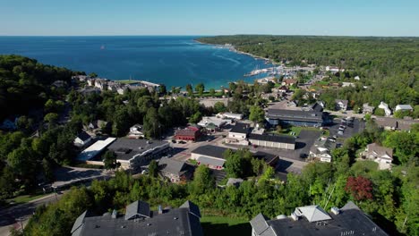 Panning-to-the-right-shot-of-sister-bay,-Wisconsin-on-a-sunny-day