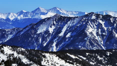 I70-Copper-Mountain-Silverthorne-Frisco-Greys-Und-Torreys-Tenmile-Peak-Vail-Pass-Colorado-Luftbild-Drohne-Landschaft-Sonniger-Wintermorgen-Neuschnee-Blauer-Himmel-Rocky-Mountains-Kontinentale-Wasserscheide-Kreis-Links