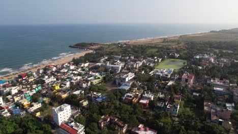 Toma-Aérea-De-Un-Dron-De-La-Ciudad-De-Mahabalipuram-En-India