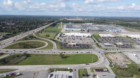 Zona-Comercial-En-Woodhaven-Michigan,-Vista-Aérea-De-Drones