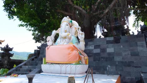 Eine-Statue-Der-Gottheit-Ganesha-Im-Balinesischen-Hindu-Tempel-Pura-Girinatha-In-Der-Hauptstadt-Von-Osttimor,-Südostasien